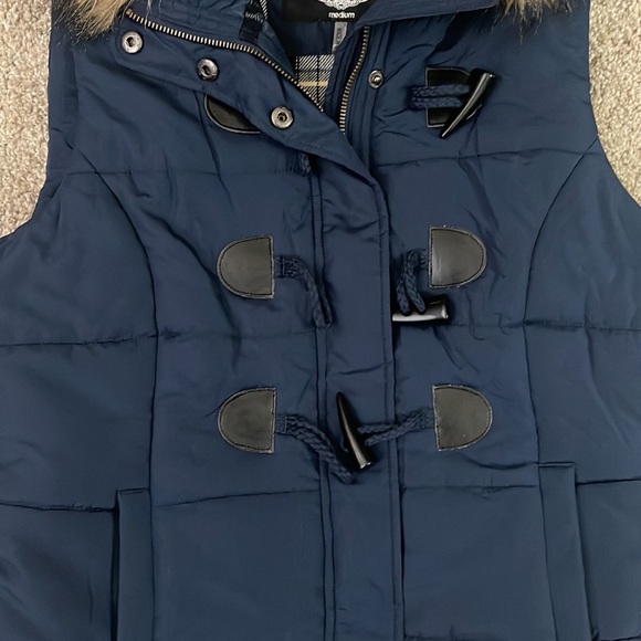 Cute Vest - Picture 2 of 4